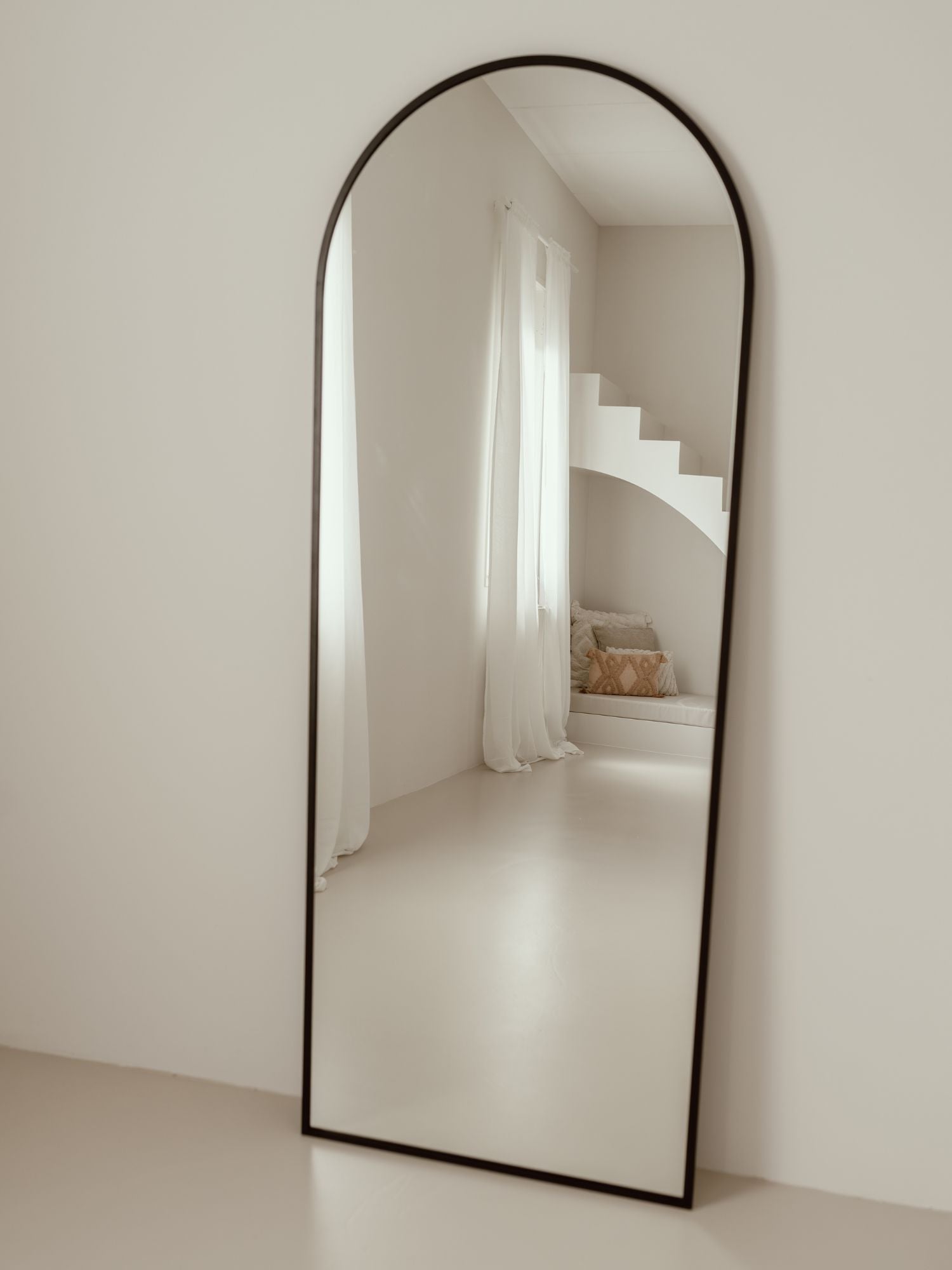 Duże Lustro Podłogowe Owalne 180x70 Czarne