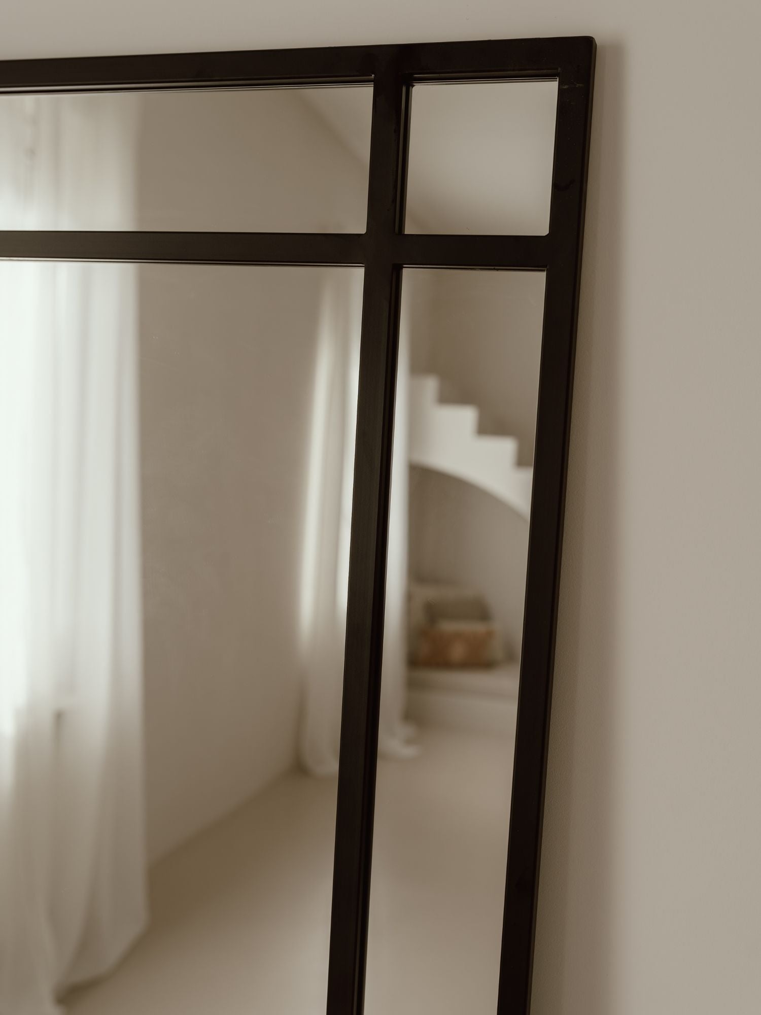 Duże Lustro Podłogowe w Kratę 180x80 Czarne